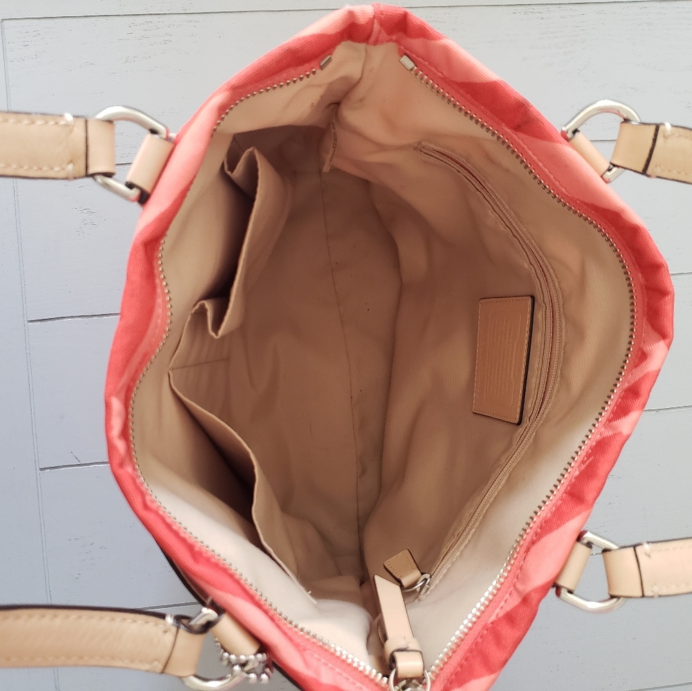 Coach Bag - Picture 4 of 8